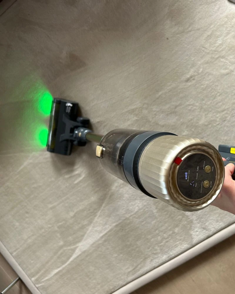 2. høj kvalitet støvsuger med LED-lys til effektiv rengøring.