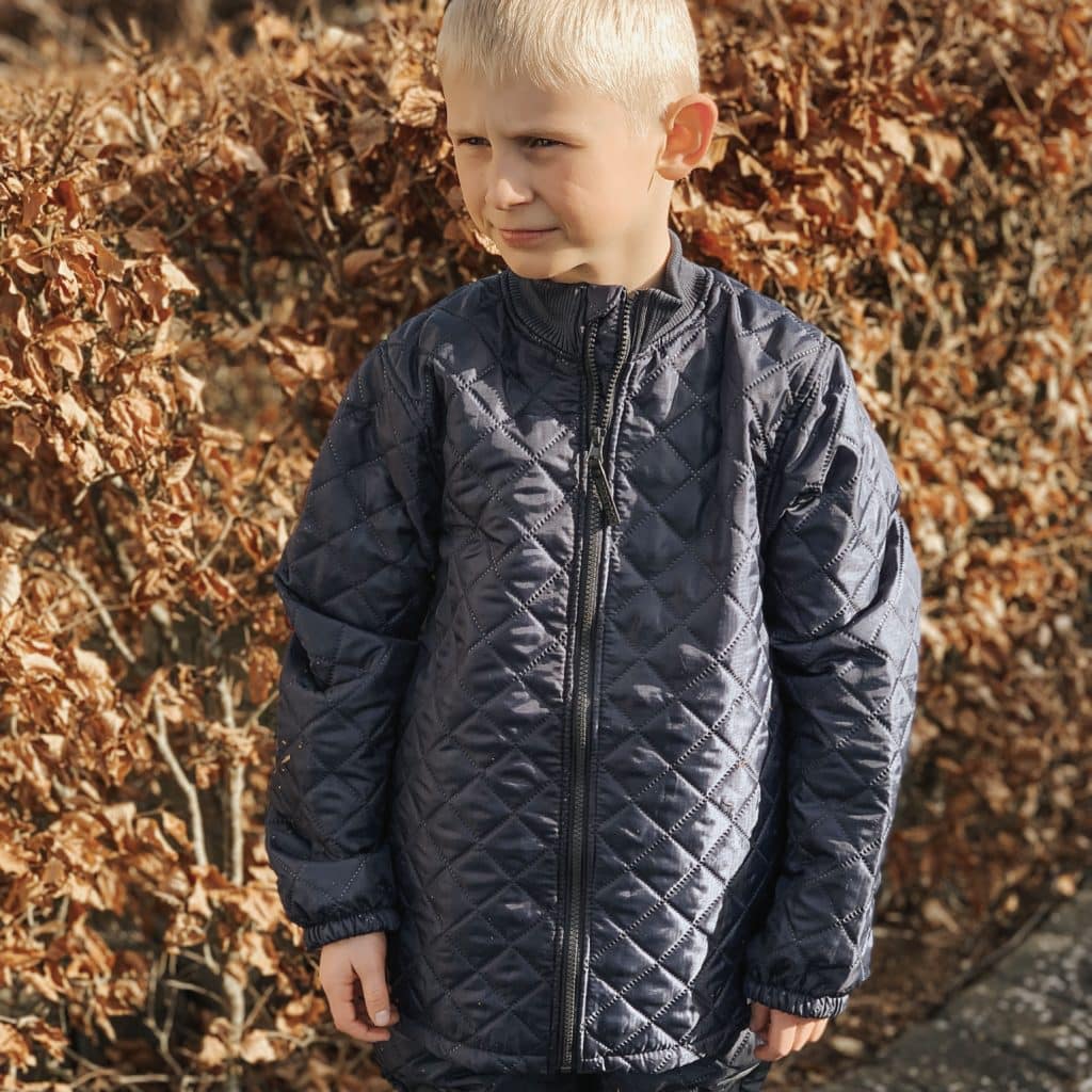 - Begynderbaby børnetrak med quiltet design.