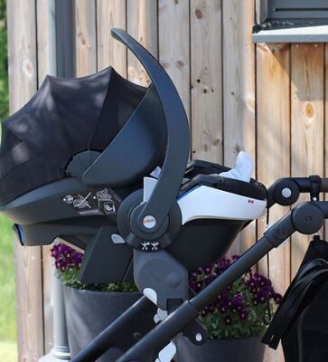 Højkvalitets babysæde til sikker og komfortabel transport.
