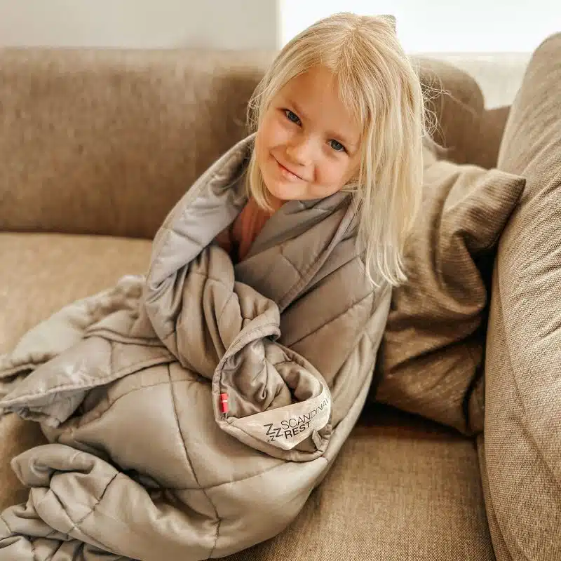 Varmt babytæppe til børn fra Begynderbaby i blødt og rummeligt materiale.