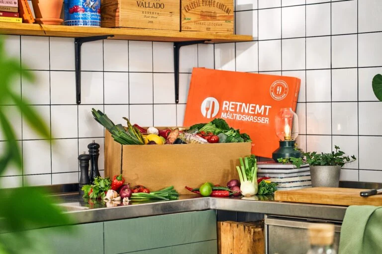 Frisk grøntsagsæske, økologiske grøntsager, restaurantmåltidskasser, køkkenindretning, Begynderbaby.